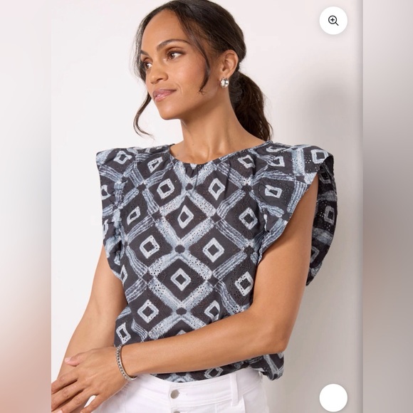 Evereve Tops - Evereve Oaklynn Eyelet Top Medium Like New